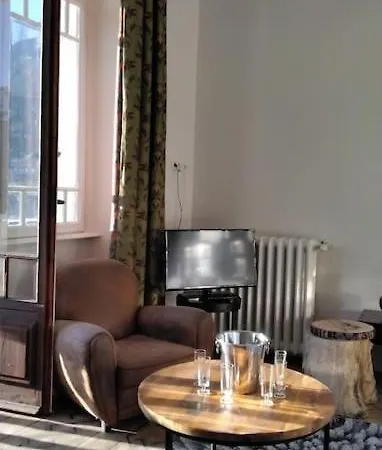 Dans Chateau Des Magnans, Grand 10 Couchages Apartment *