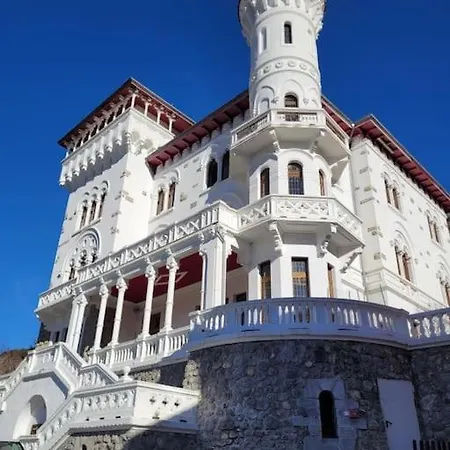 Apartment Dans Chateau Des Magnans, Grand 10 Couchages *