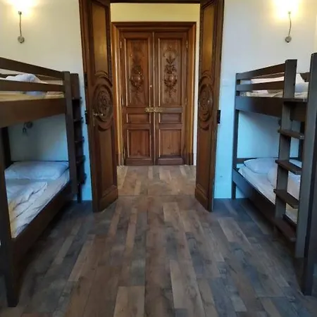 Dans Chateau Des Magnans, Grand 10 Couchages