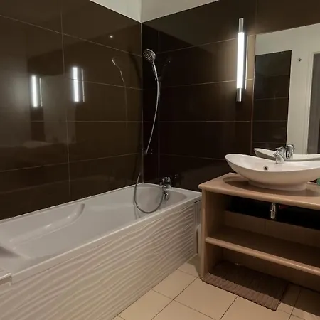 Dans Chateau Des Magnans, Grand 10 Couchages Apartment Jausiers
