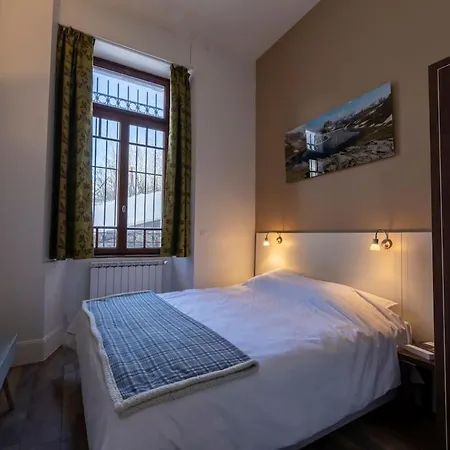 Apartment Dans Chateau Des Magnans, Grand 10 Couchages Jausiers